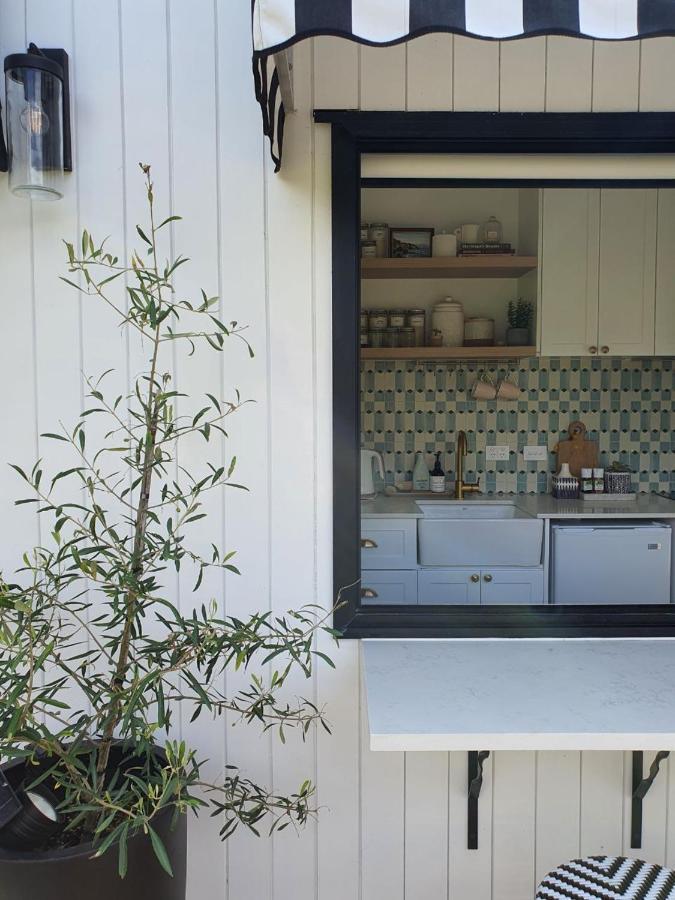 Tiny House With Greenhouse Dining โลเวอร์ฮัท ภายนอก รูปภาพ