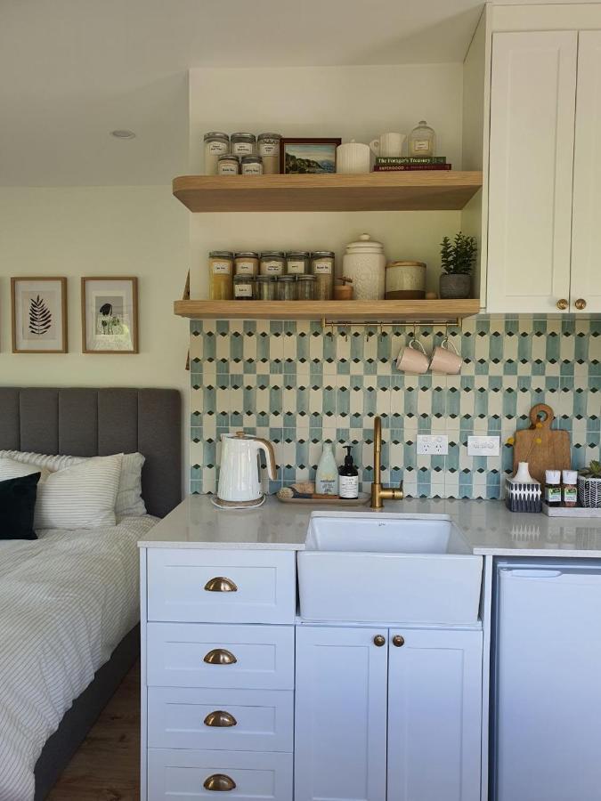 Tiny House With Greenhouse Dining โลเวอร์ฮัท ภายนอก รูปภาพ
